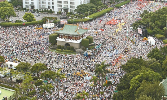 台“八百壮士”将再次抗议蔡英文 已有3万人响应