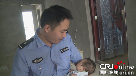 已过审【法制安全】新生儿父亲打架被拘留 云阳警民暖心当“月嫂”