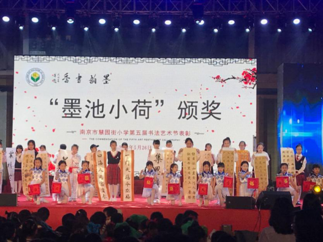 致敬教育人物|传统文化+现代科技，这位校长如何“智慧育人”？