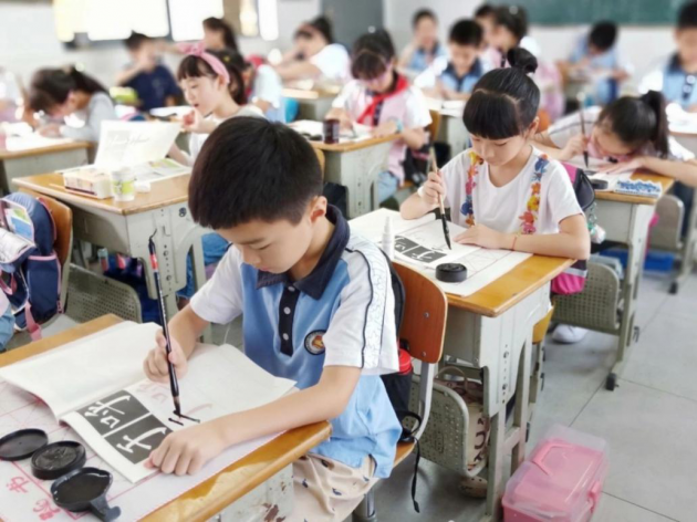 致敬教育人物|传统文化+现代科技，这位校长如何“智慧育人”？