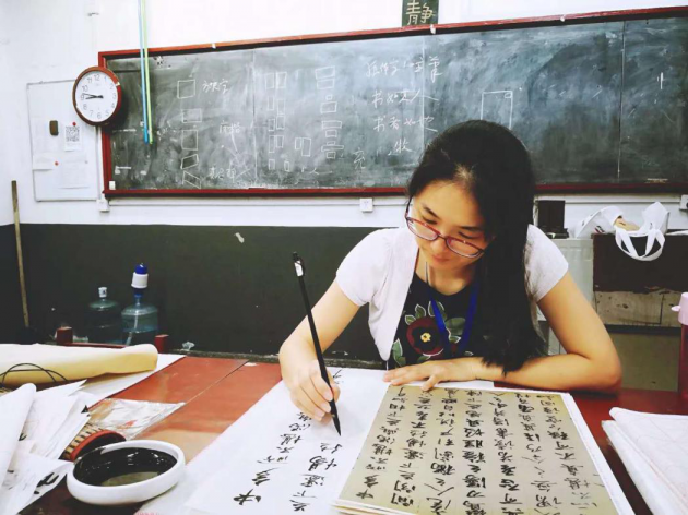 致敬教育人物|传统文化+现代科技，这位校长如何“智慧育人”？