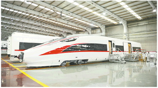 青岛：时速350公里高速货运动车组下线