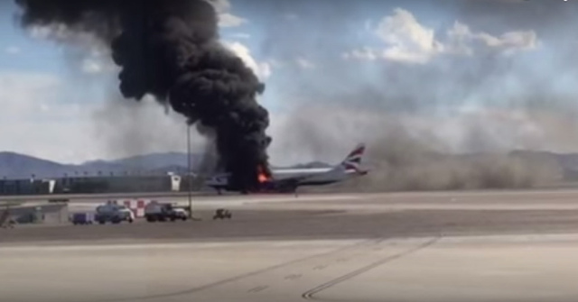 英国载172人客机跑道起火 两名乘客受伤 英国载172人客机跑道起火 两名乘客受伤