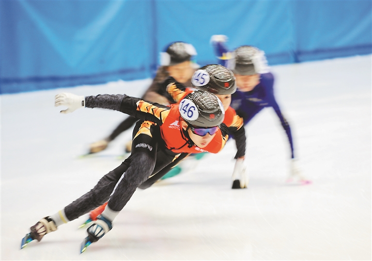 哈尔滨市擦亮中小学校园冰雪活动独特品牌