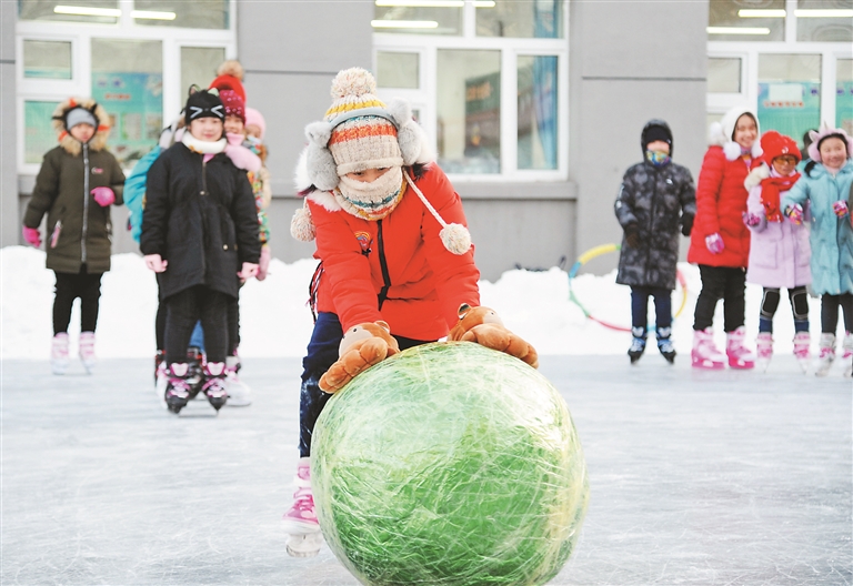 哈尔滨市擦亮中小学校园冰雪活动独特品牌