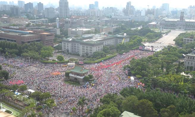 14.5万民众上街怒吼蔡"烽火九月"台湾民怨燎原