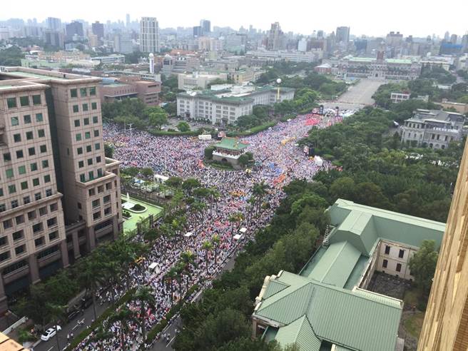 14.5萬民眾上街怒吼蔡"烽火九月"臺灣民怨燎原