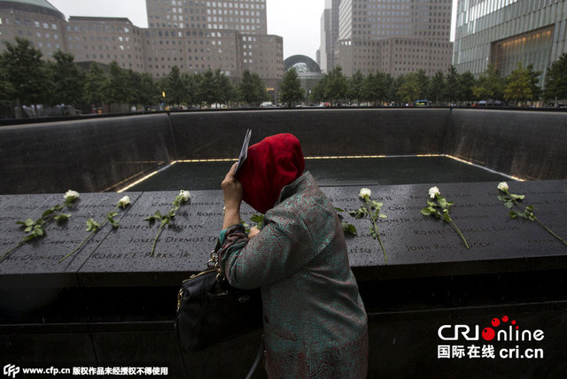 9·11事件14周年 美民众纪念馆献花悼念亡者
