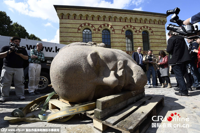 被弃多年列宁头像雕像在柏林出土展览