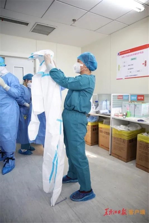 6小時的使命丨一件防護服的自述:趙鳴雁和我