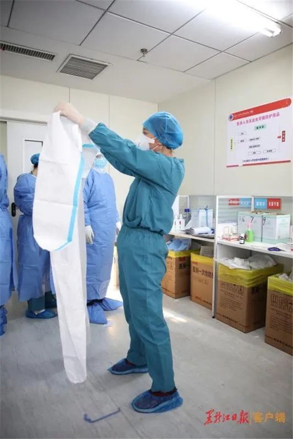 6小時的使命丨一件防護服的自述:趙鳴雁和我