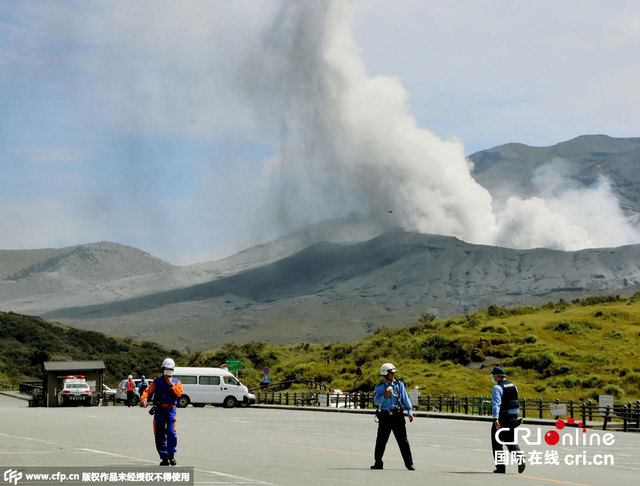 日本阿蘇山噴發濃煙沖天 噴發規模罕見