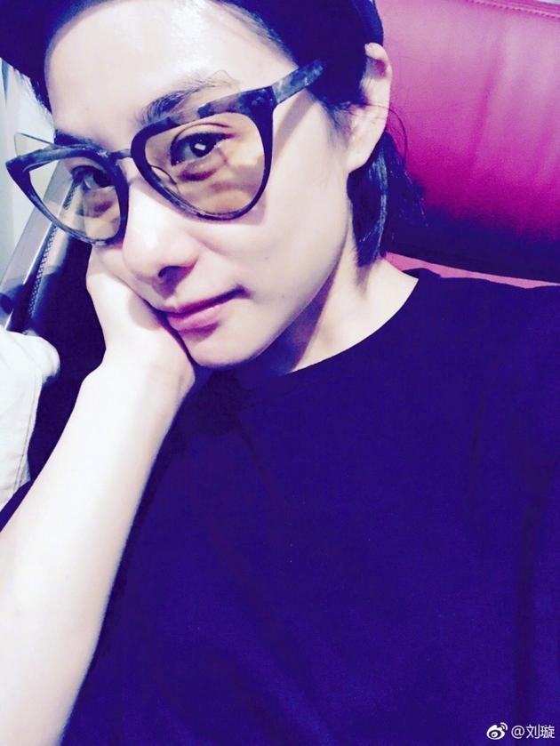 刘璇素颜现身天津全运会 衣着宽松引网友猜测