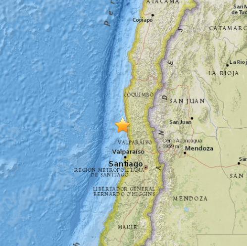 智利中部沿岸近海8.2级地震 民众户外避险