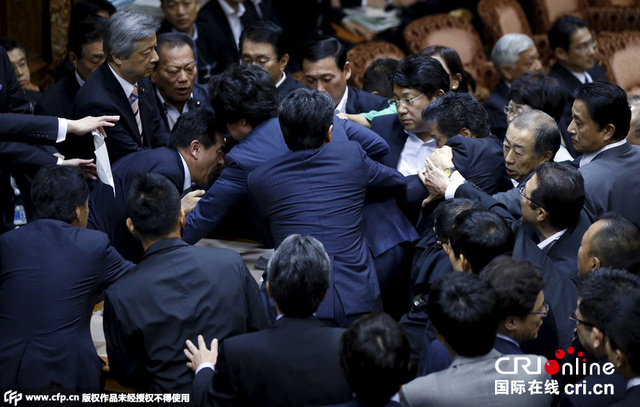 日本执政党欲强推安保法过关 朝野激烈混战