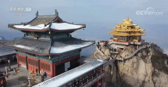 新闻周刊丨一句“老君山上吃泡面”，景区累坏了