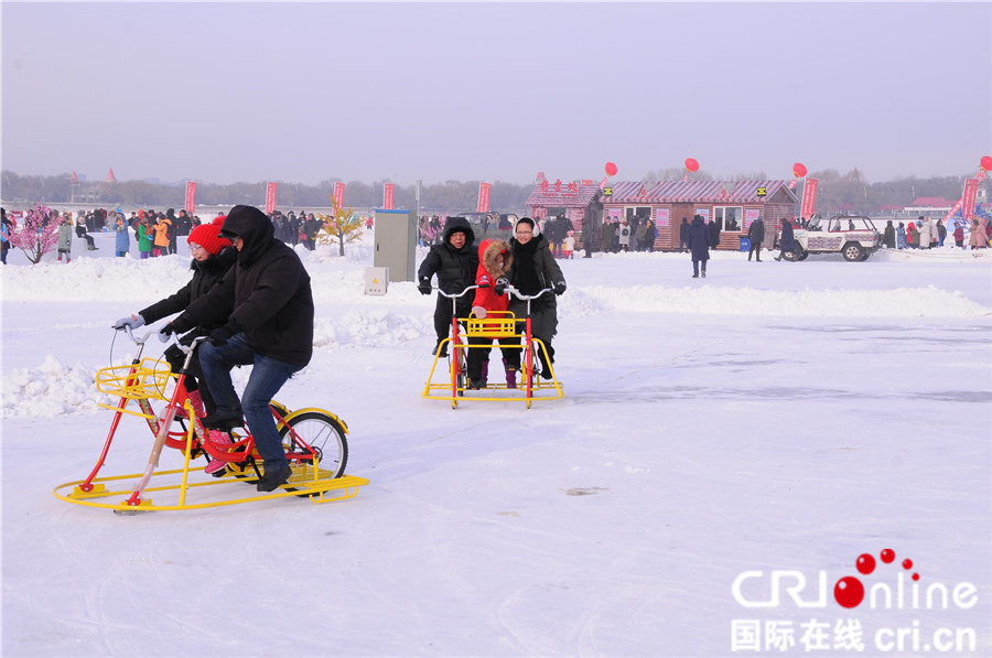 【黑龙江】【图集】2019哈尔滨江上大众冰雪嘉年华喜迎中外游客