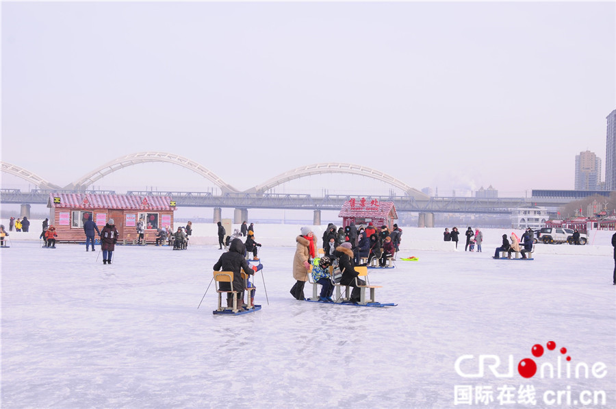 【黑龙江】【图集】2019哈尔滨江上大众冰雪嘉年华喜迎中外游客