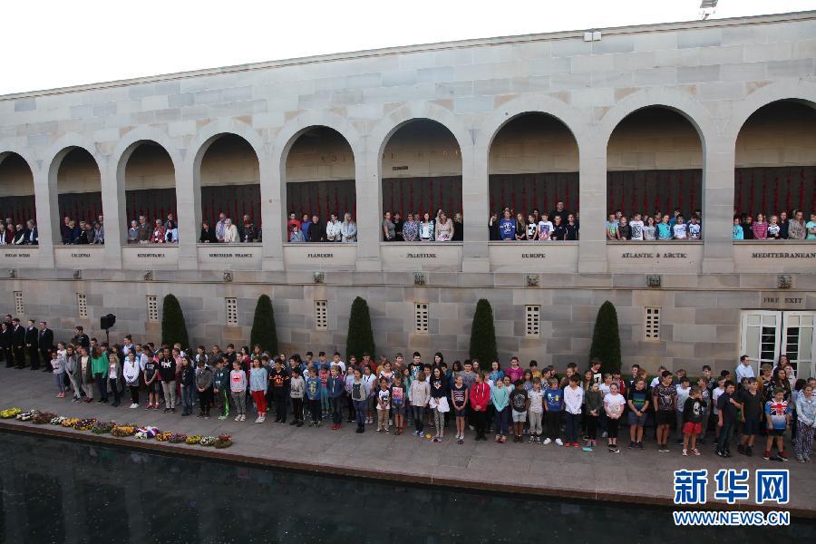 9月16日,在澳大利亚堪培拉的国家战争纪念馆,人们出席华裔军人纪念活动。新华社记者 徐海静摄