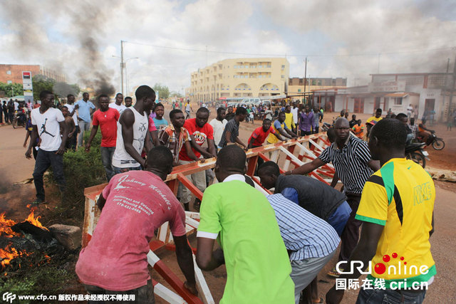 布基納法索示威者抗議軍方政變 布基納法索示威者抗議軍方政變