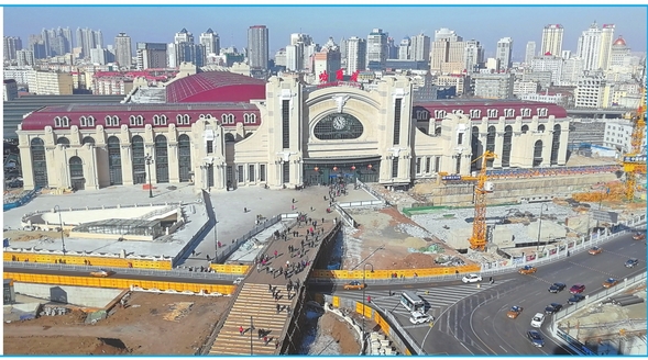 哈尔滨火车站南广场加紧施工 预计8月竣工投用