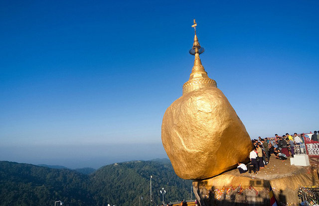 探秘緬甸大金石:抵抗重力懸挂峭壁數百年