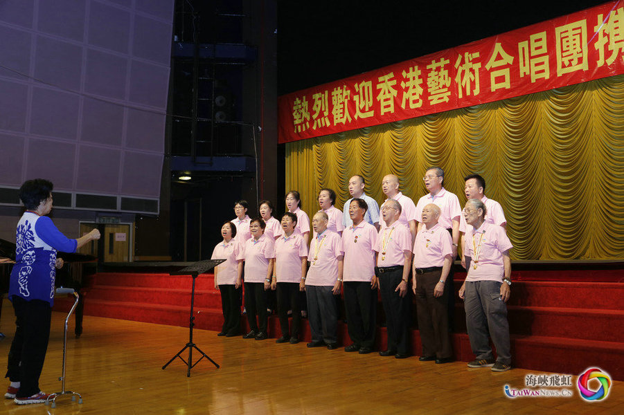 老战士歌咏队演唱《东江纵队之歌》和《游击队歌》