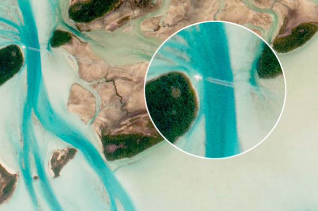国际空间站宇航员拍地球美景 捕捉到飞机掠影