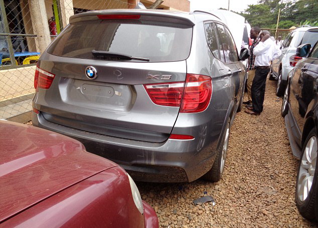 乌干达废弃仓库现29辆被盗豪车 总价值超过百万英镑