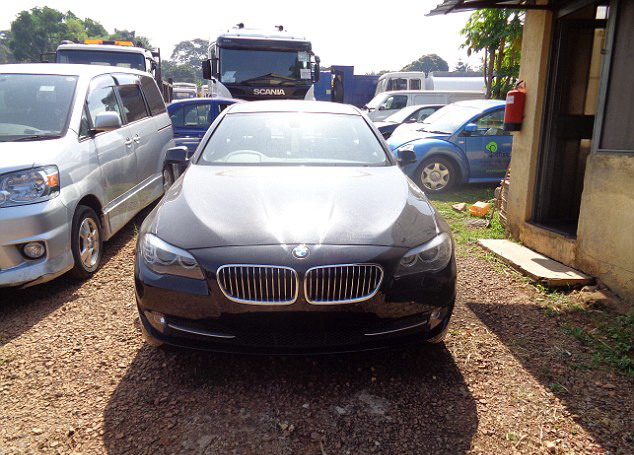 乌干达废弃仓库现29辆被盗豪车 总价值超过百万英镑