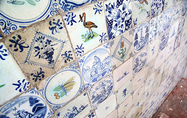 英国工程队拆房时天降横财 发现价值50万元古董瓷砖