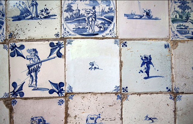 英国工程队拆房时天降横财 发现价值50万元古董瓷砖