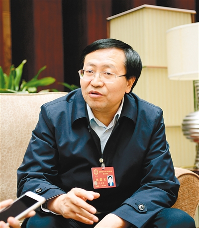 市人大代表,清华德人西安幸福制药有限公司董事长杜成强建议,应认真