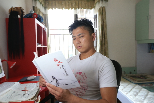 【文化 图文】这个80后 想做重庆川剧圈“吴京” 【文化 图文】这个80后 想做重庆川剧圈“吴京”