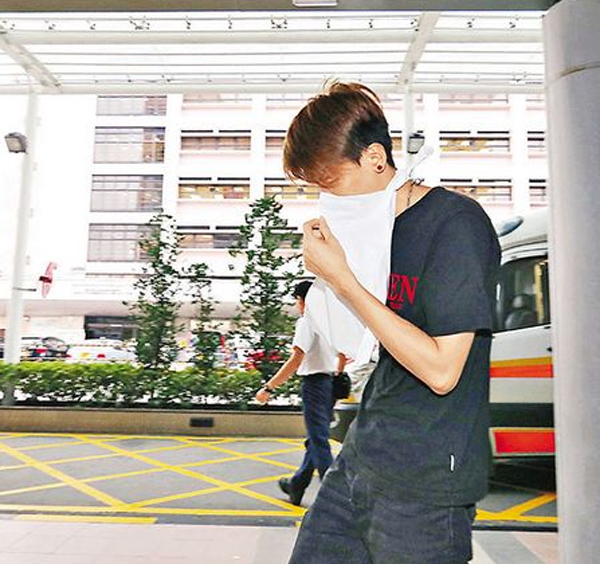 香港男子街頭被迷暈被搶走50多部iPhone 6s