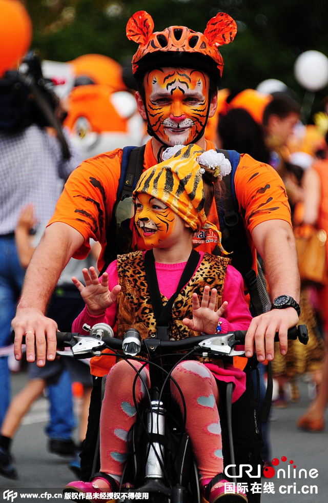 俄羅斯民眾扮老虎遊行慶祝老虎日