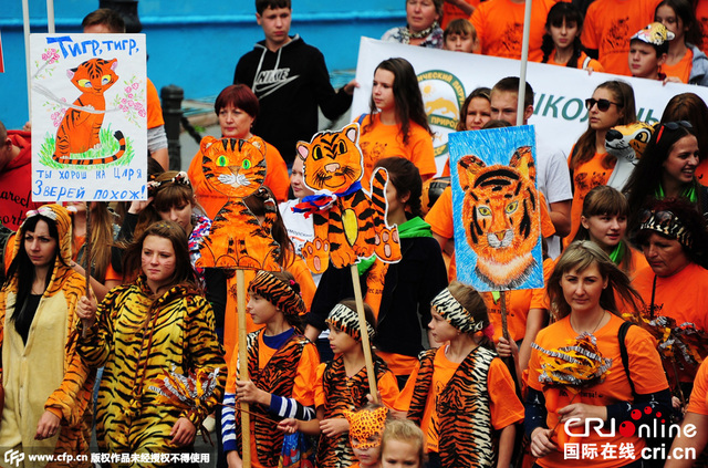 俄羅斯民眾扮老虎遊行慶祝老虎日