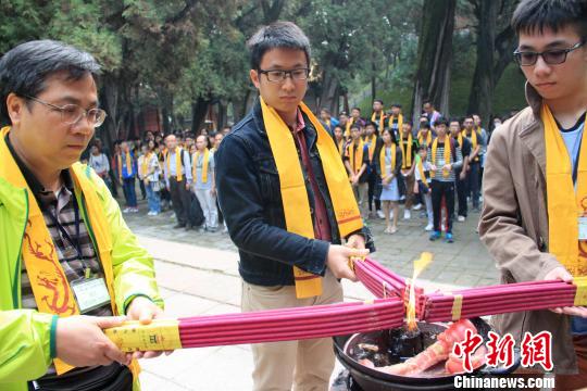 百名香港學(xué)生拜謁“軒轅黃帝” 文化傳承遇現(xiàn)實(shí)尷尬