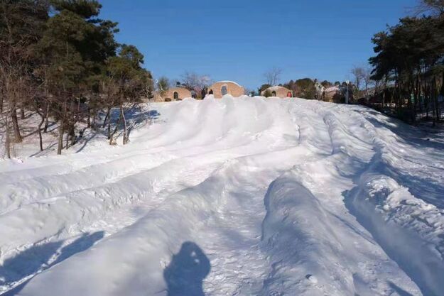 山东首家雪乡主题度假区“跑马岭·齐鲁雪乡”正式开业
