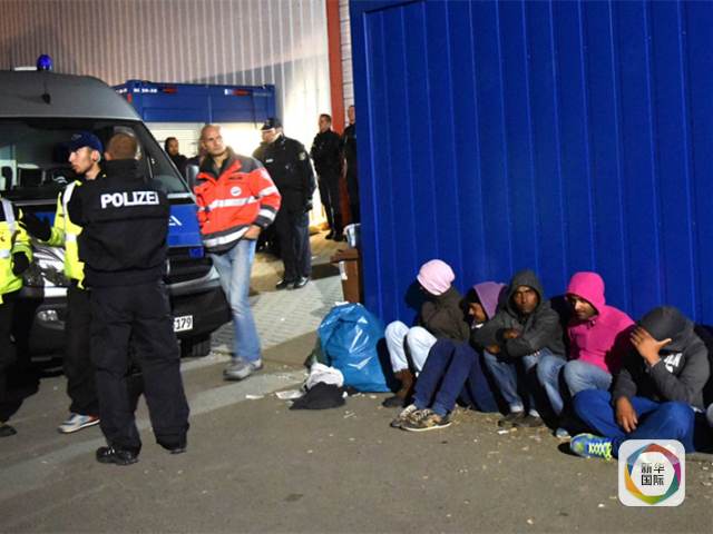 德国难民营因厕所不足爆发数百人群殴 致14人受伤