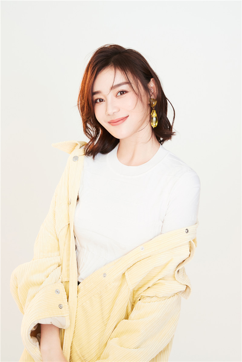 袁姗姗情人节写真曝光灿笑明媚灵动元气