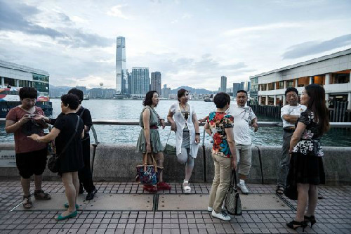 長假內(nèi)地客赴海外長途旅行多 分薄香港客源