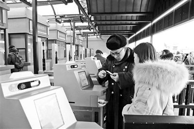 北京站：“自助驗票”3秒過一人