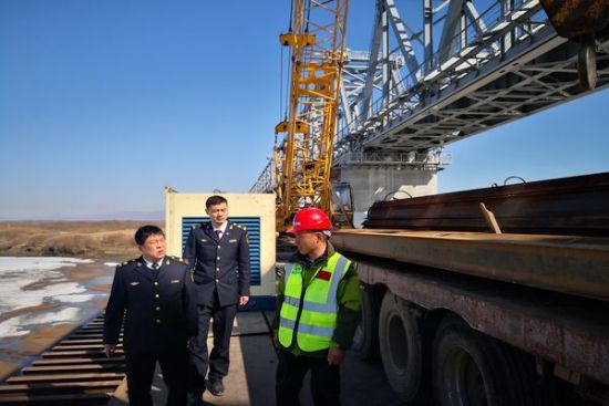 佳木斯同江海事處做好流淩期中俄鐵路大橋安全監管工作