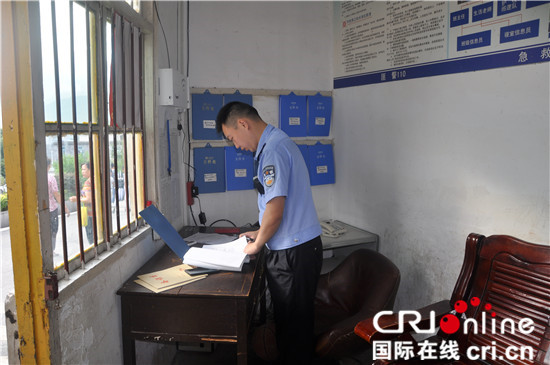已过审【法制安全】彭水县警方开展学前校园安全大检查