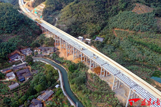 漳武高速(南靖段)A2標段外馬坪1號大橋全幅貫通