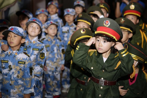 儿童方队完全仿效9&middot;3胜利日大阅兵的阵容,分别以"狼牙山五