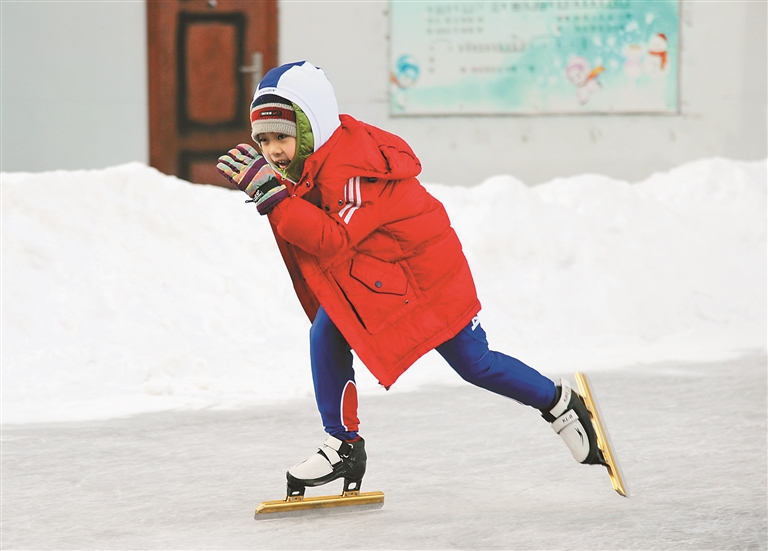 哈尔滨市擦亮中小学校园冰雪活动独特品牌