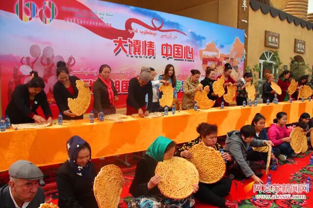 库车办啃馕大赛庆新疆建区60年 需啃出中国地图 库车办啃馕大赛庆新疆建区60年 需啃出中国地图