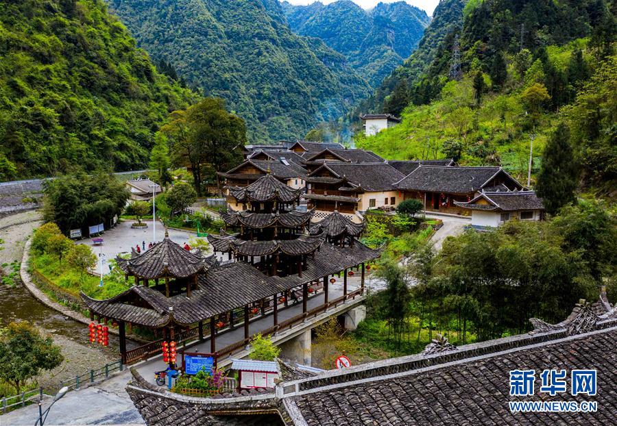 湖北宣恩：深山侗寨的新“田园生活”